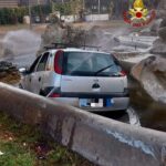 Auto-dentro-la-fontana